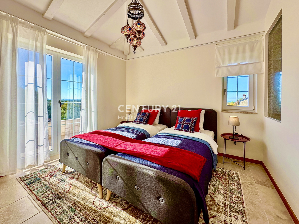 POREČ, DINTORNI, VILLA ECCELLENTE IN OTTIMA POSIZIONE