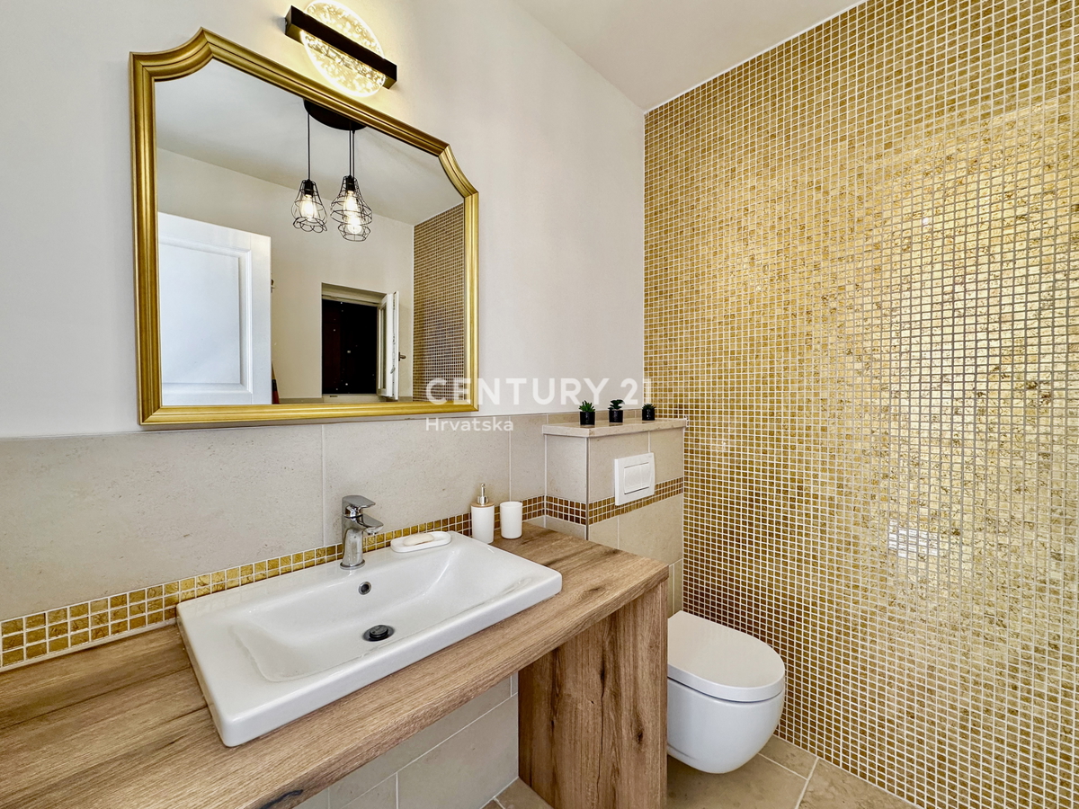 POREČ, DINTORNI, VILLA ECCELLENTE IN OTTIMA POSIZIONE