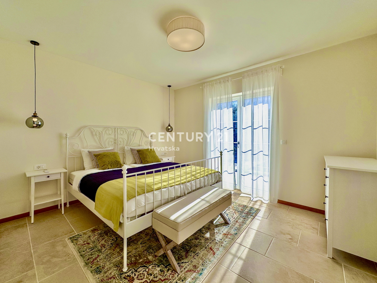 POREČ, DINTORNI, VILLA ECCELLENTE IN OTTIMA POSIZIONE