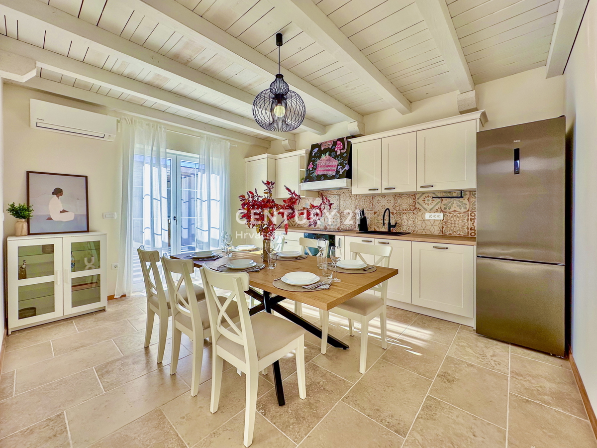 POREČ, DINTORNI, VILLA ECCELLENTE IN OTTIMA POSIZIONE