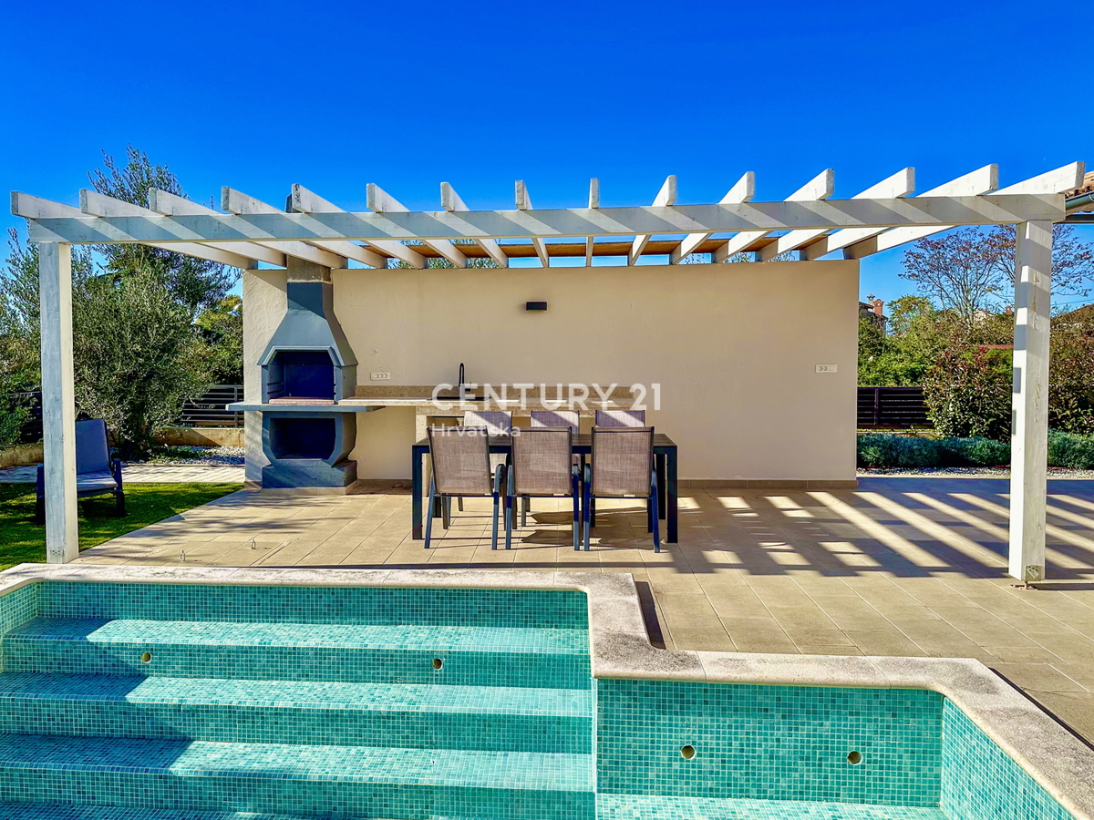 POREČ, DINTORNI, VILLA ECCELLENTE IN OTTIMA POSIZIONE