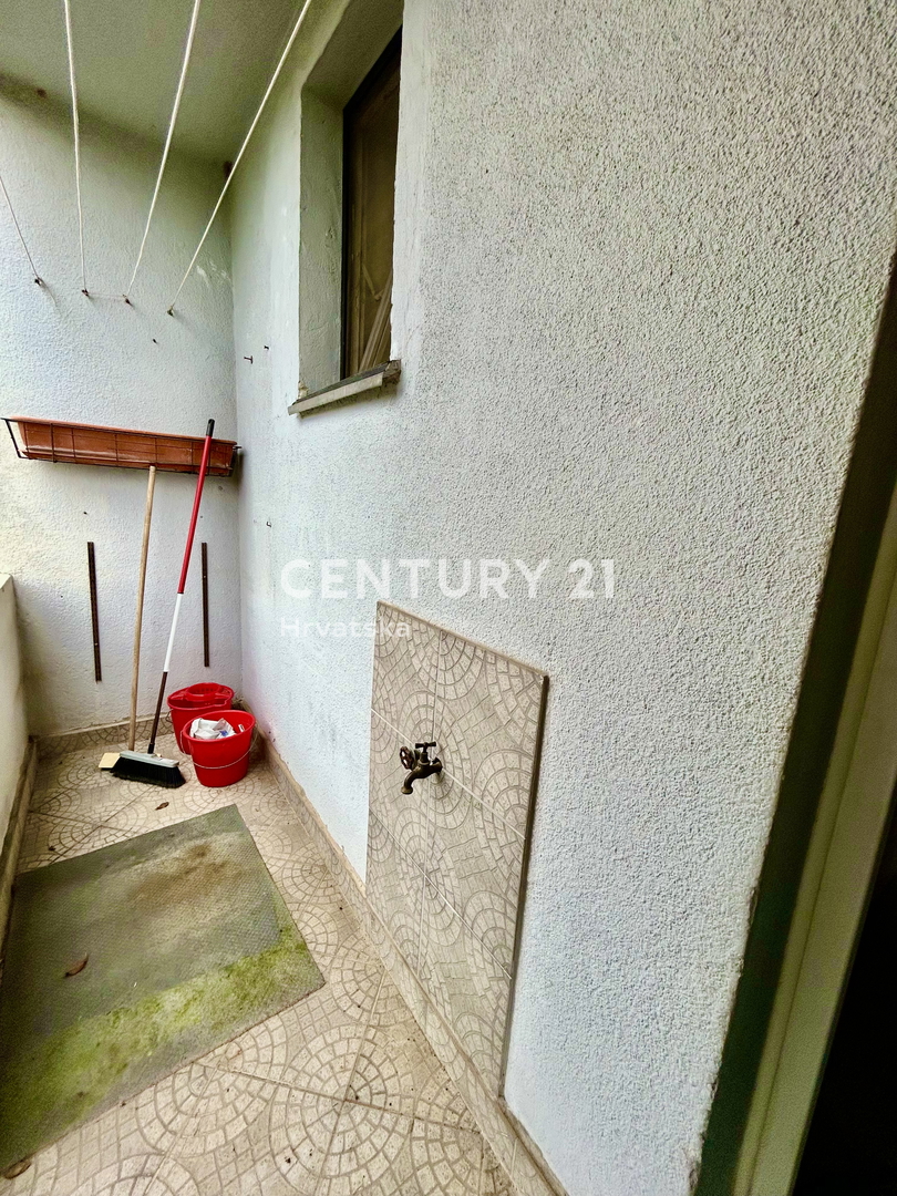 UMAG, CENTAR, APPARTAMENTO CON MOLTO POTENZIALE IN OTTIMA POSIZIONE.. OCCASIONE!