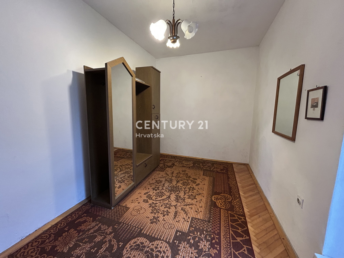 UMAG, CENTAR, APPARTAMENTO CON MOLTO POTENZIALE IN OTTIMA POSIZIONE.. OCCASIONE!