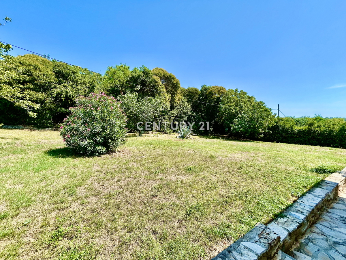 UMAG, TERRENO EDIFICABILE CON VISTA MARE A SOLI 150 METRI DAL MARE E DALLA SPIAGGIA