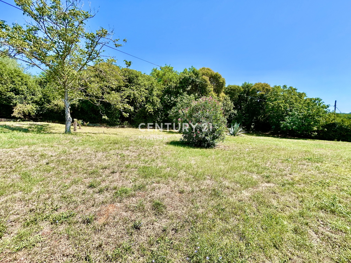 UMAG, TERRENO EDIFICABILE CON VISTA MARE A SOLI 150 METRI DAL MARE E DALLA SPIAGGIA