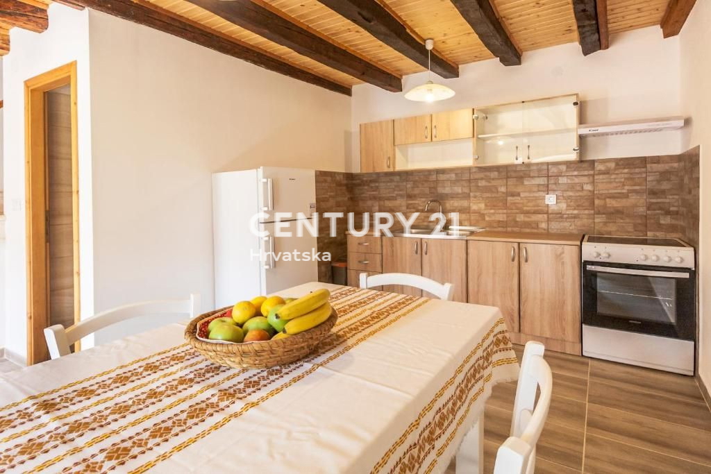 MARČANA, CASA CON DUE CAMERE DA LETTO NEL CENTRO DEL PAESE