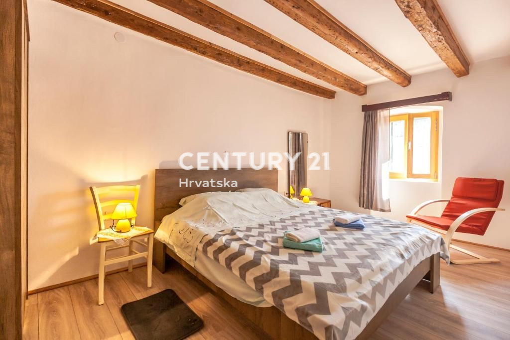 MARČANA, CASA CON DUE CAMERE DA LETTO NEL CENTRO DEL PAESE