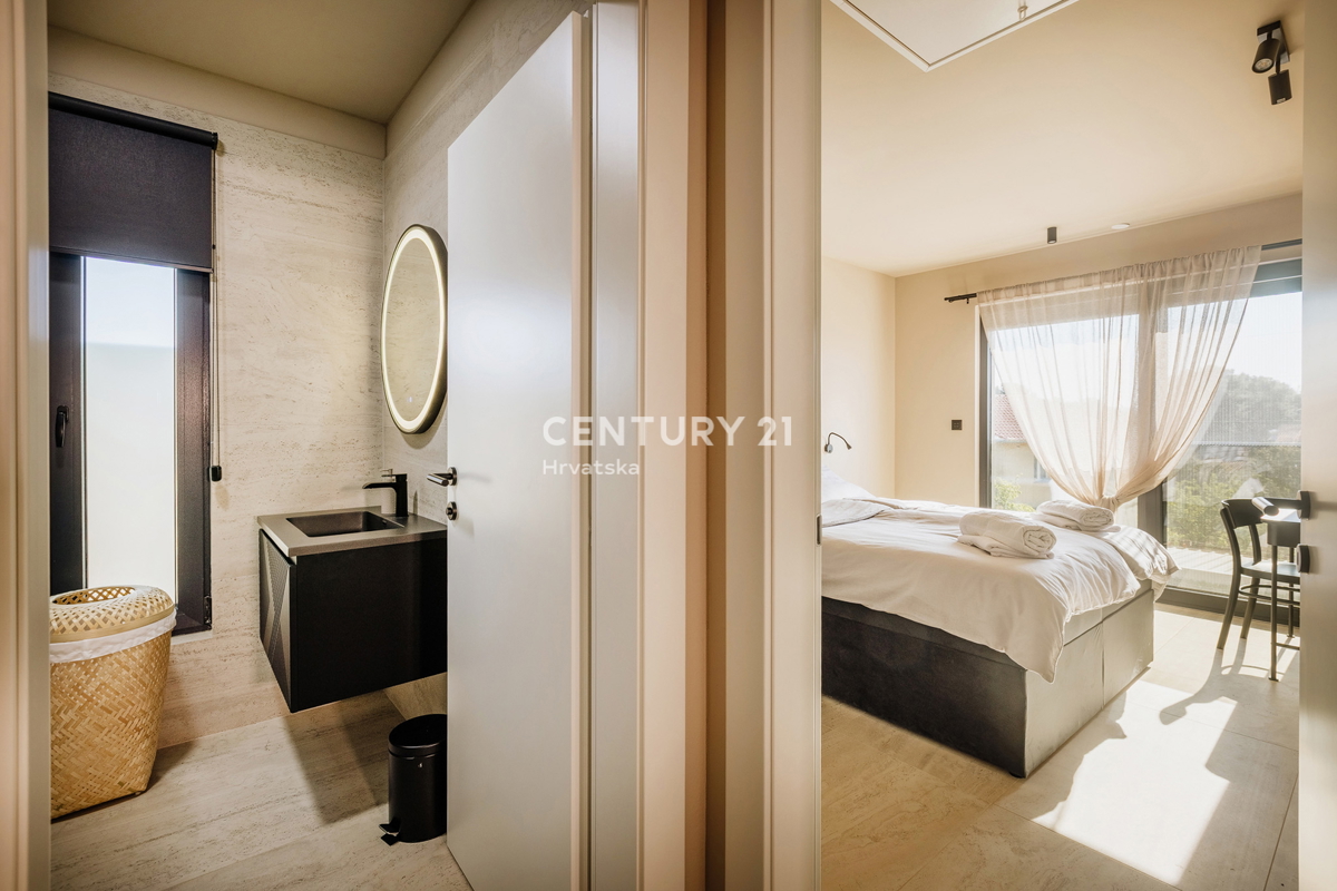 TAR, NUOVA, MODERNA CASA CON PISCINA IN CENTRO, A 3 KM DAL MARE