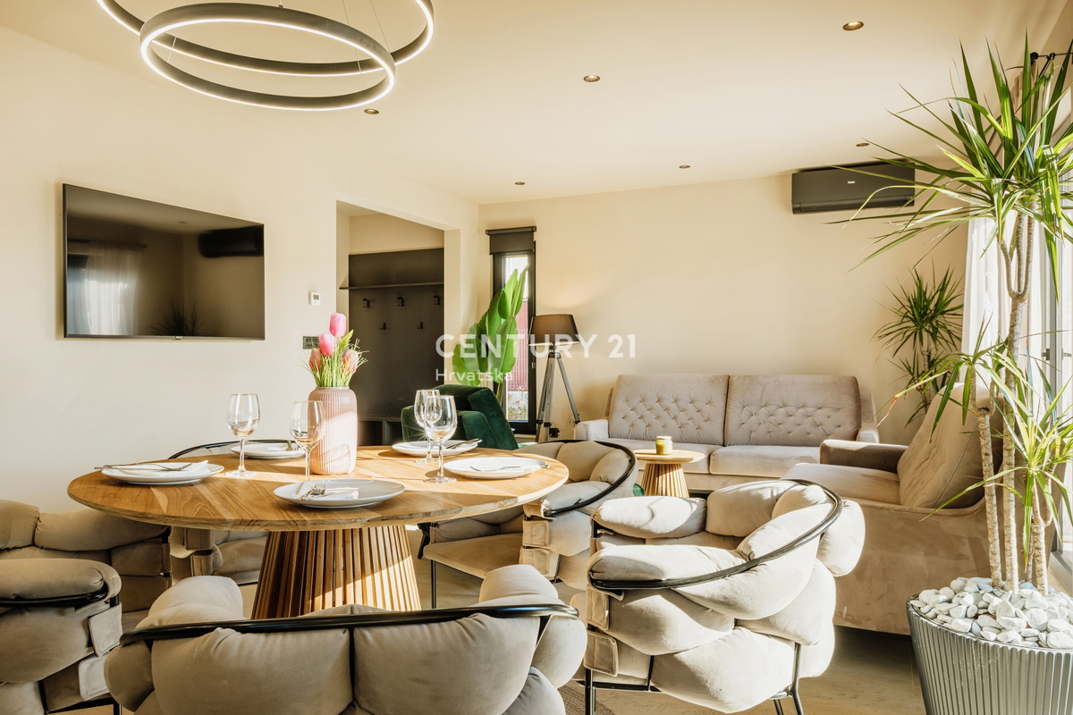 TAR, NUOVA, MODERNA CASA CON PISCINA IN CENTRO, A 3 KM DAL MARE