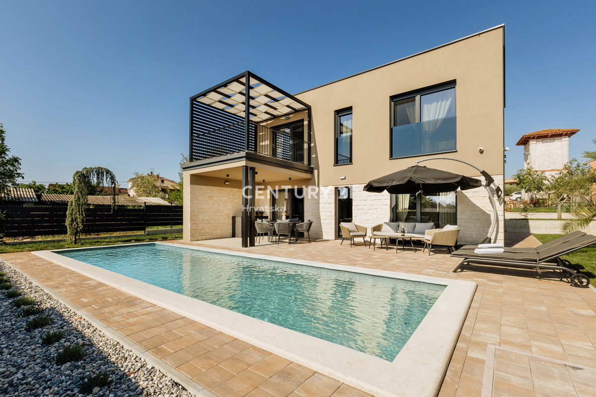 TAR, NUOVA, MODERNA CASA CON PISCINA IN CENTRO, A 3 KM DAL MARE