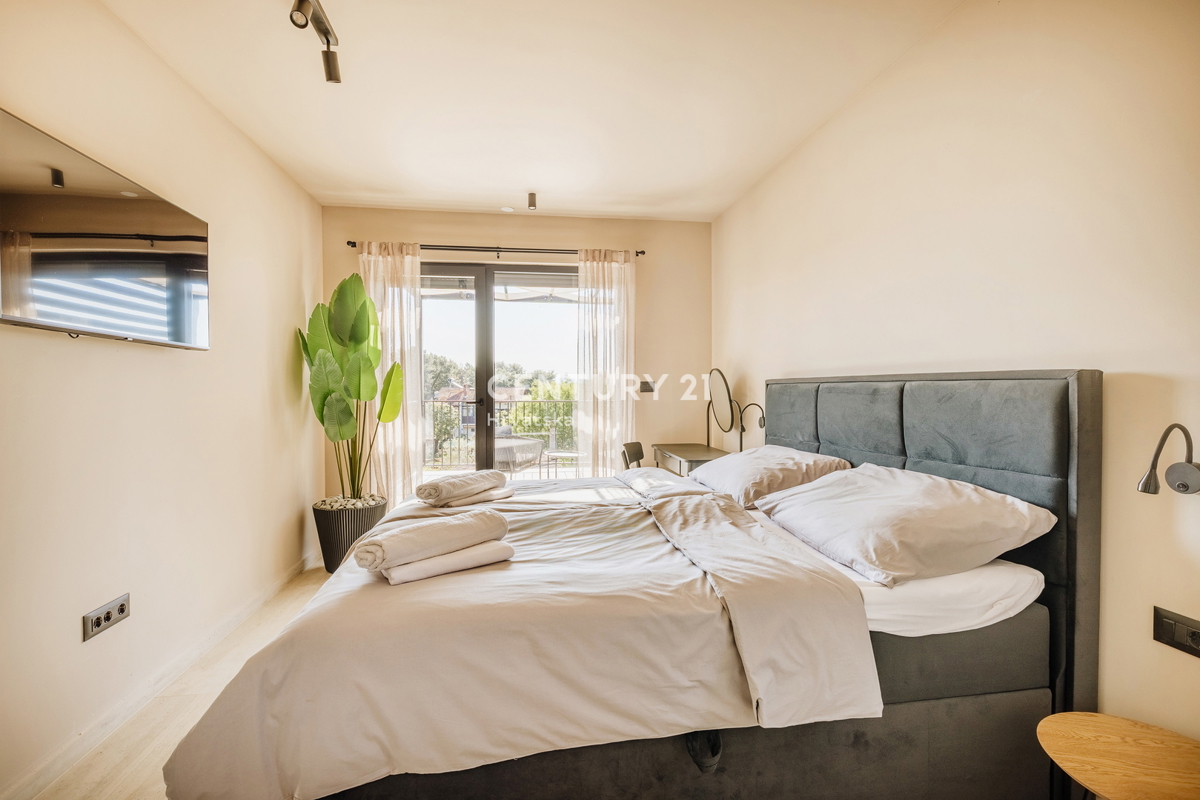 TAR, NUOVA, MODERNA CASA CON PISCINA IN CENTRO, A 3 KM DAL MARE