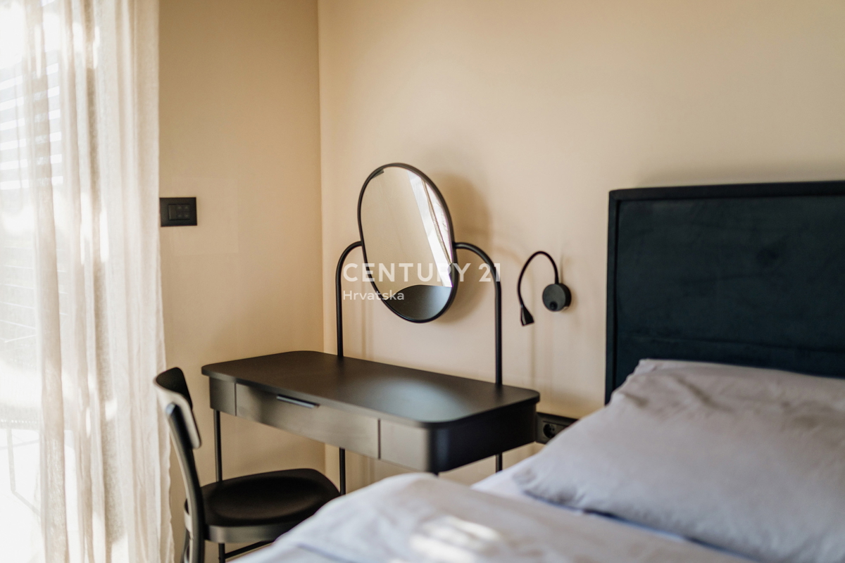 TAR, NUOVA, MODERNA CASA CON PISCINA IN CENTRO, A 3 KM DAL MARE