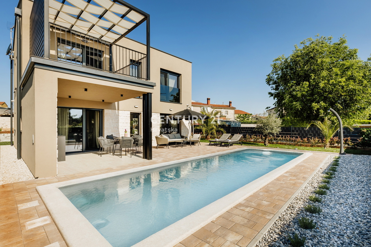 TAR, NUOVA, MODERNA CASA CON PISCINA IN CENTRO, A 3 KM DAL MARE