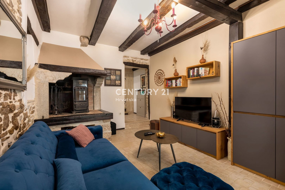 PAZIN, BELLISSIMA CASA CON UN BEL GIARDINO NEL CENTRO DELLA CITTÀ