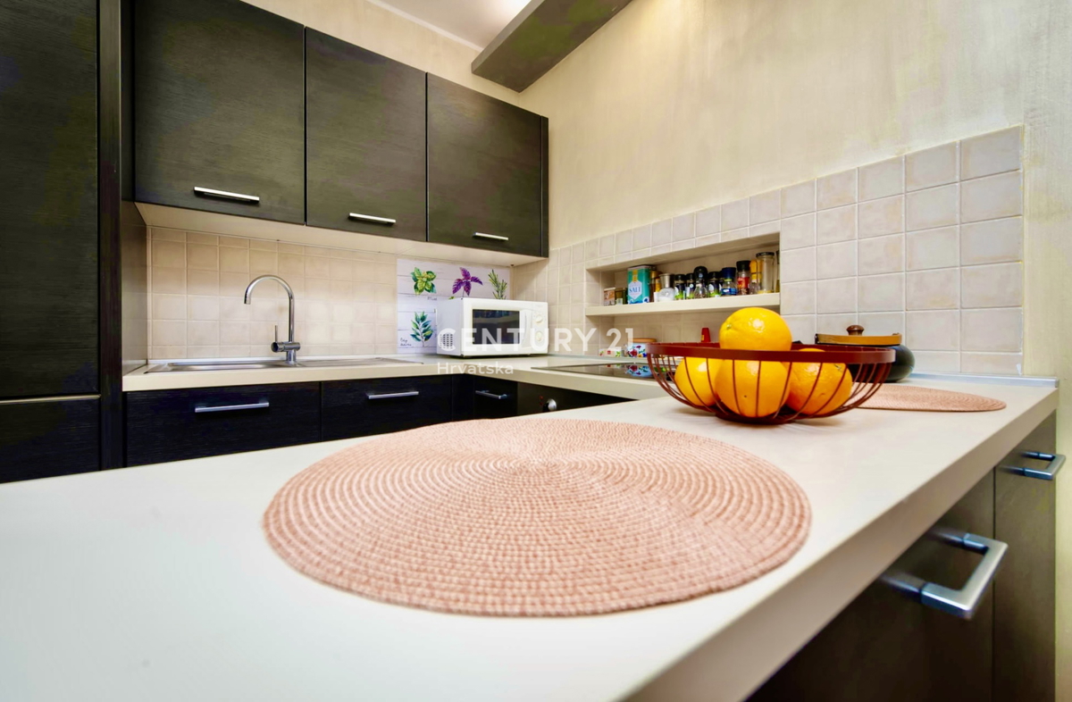 ROVINJ, CENTRO GRISIA, OTTIMO APPARTAMENTO IN POSIZIONE ECCELLENTE