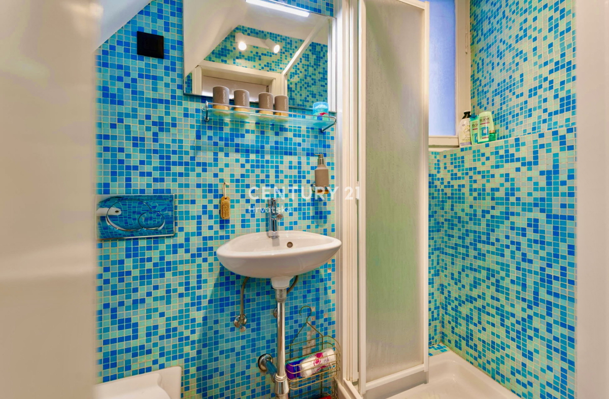 ROVINJ, CENTRO GRISIA, OTTIMO APPARTAMENTO IN POSIZIONE ECCELLENTE