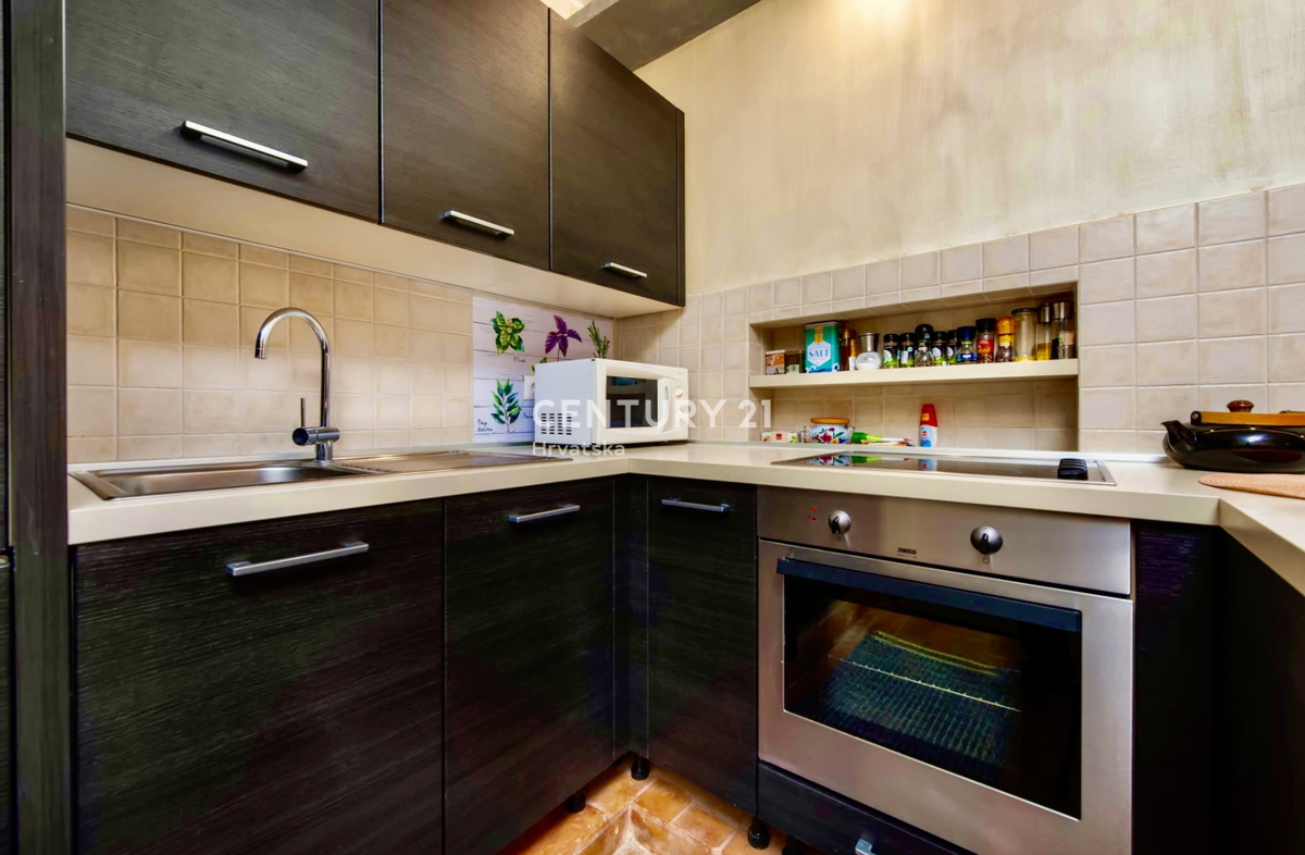 ROVINJ, CENTRO GRISIA, OTTIMO APPARTAMENTO IN POSIZIONE ECCELLENTE