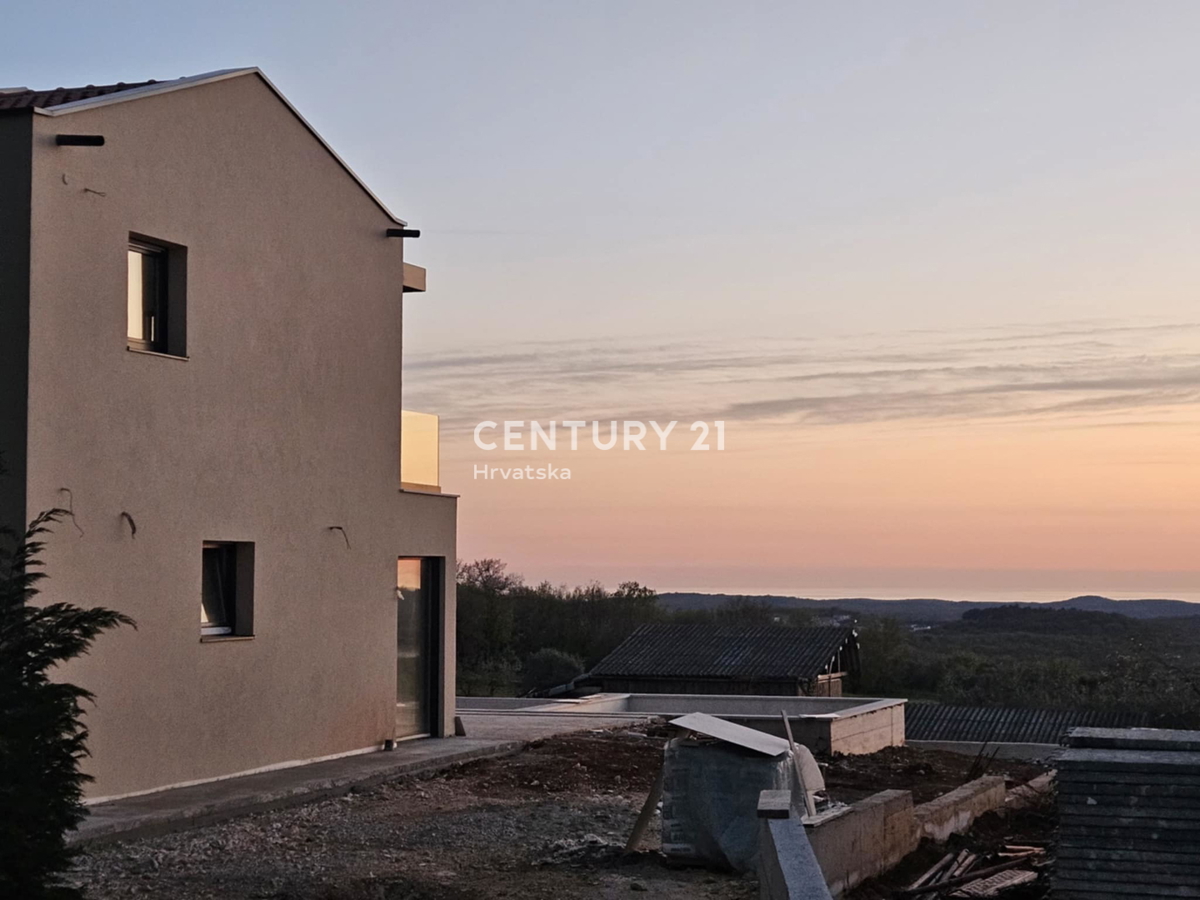 SVETI LOVREČ, IN VENDITA NUOVA CASA CON PISCINA E VISTA MARE