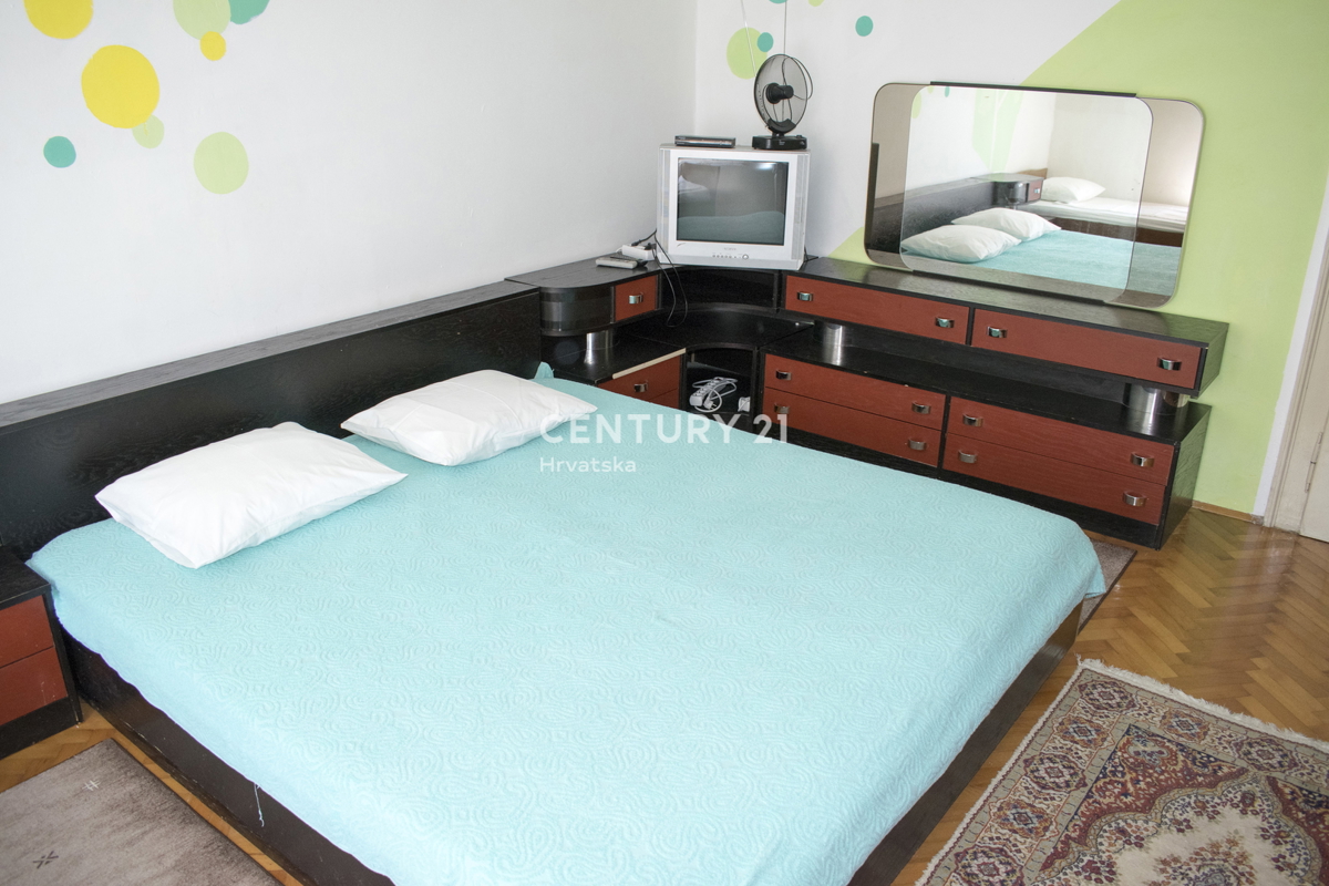 POREČ, APPARTAMENTO CON 3 CAMERE DA LETTO NEL CENTRO CITTÀ