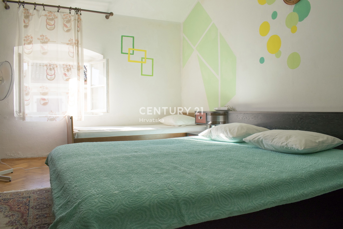 POREČ, APPARTAMENTO CON 3 CAMERE DA LETTO NEL CENTRO CITTÀ