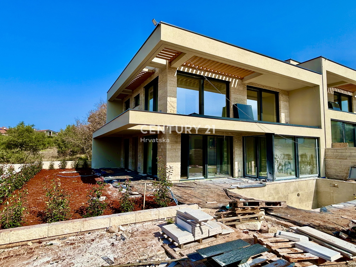 UMAG, VILLA A SOLI 150 METRI DALLA SPIAGGIA E DAL MARE