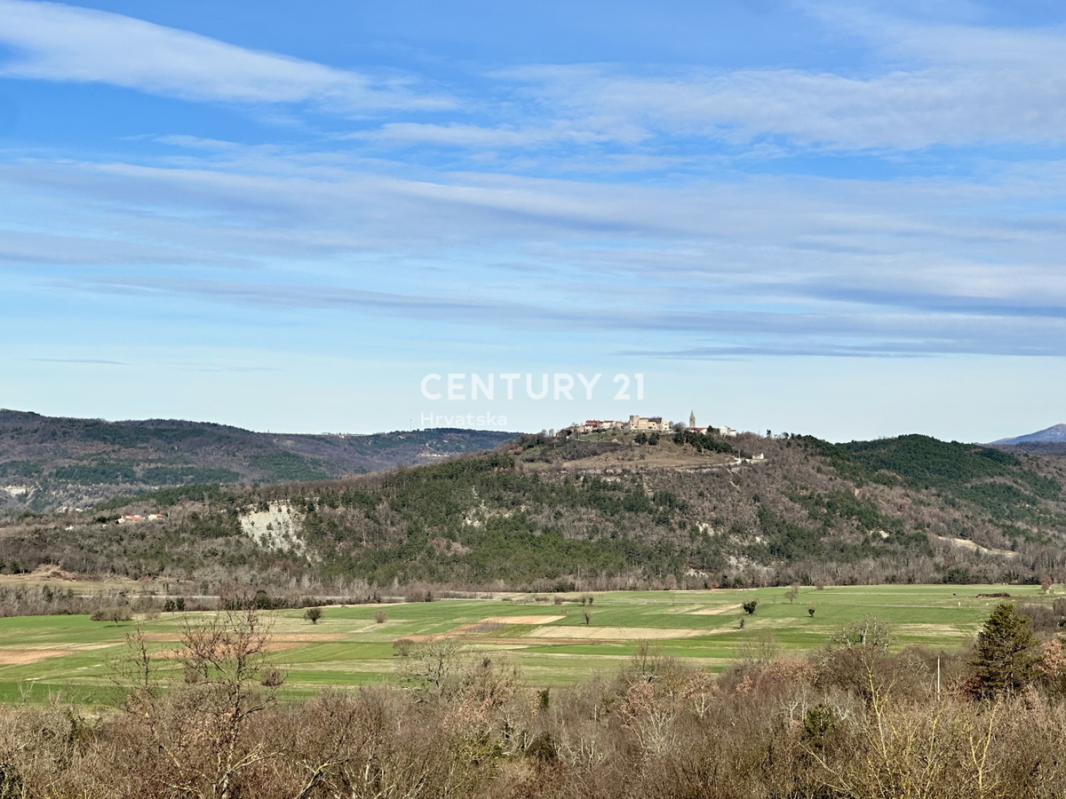 LABIN, KRŠAN, CASA CON DUE APPARTAMENTI E AMPIO GIARDINO IN POSIZIONE TRANQUILLA