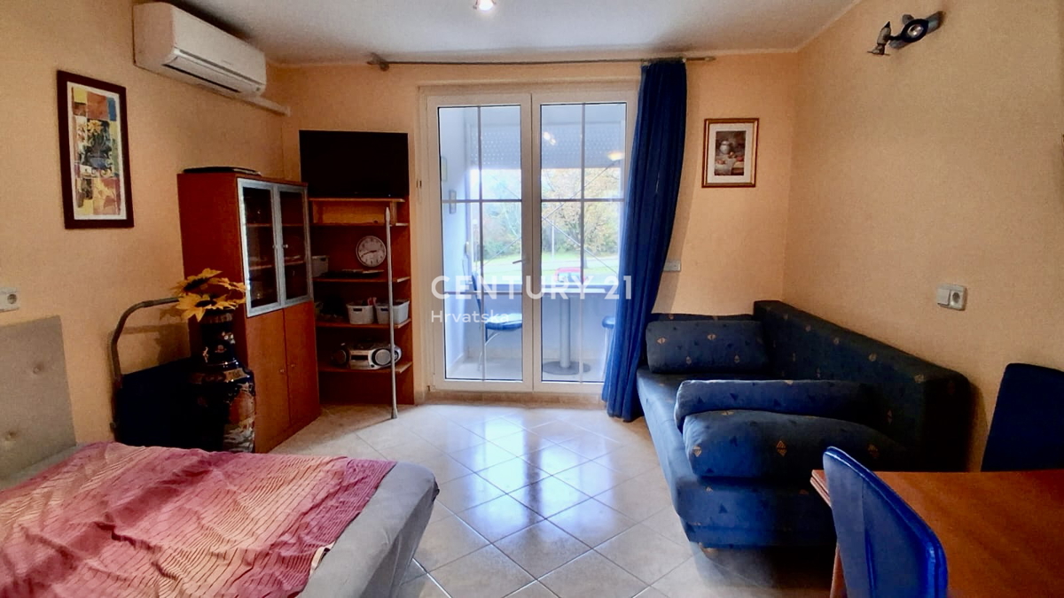 POREČ, ČERVAR PORAT, MONOLOCALE A SOLI 200 METRI DALLA SPIAGGIA