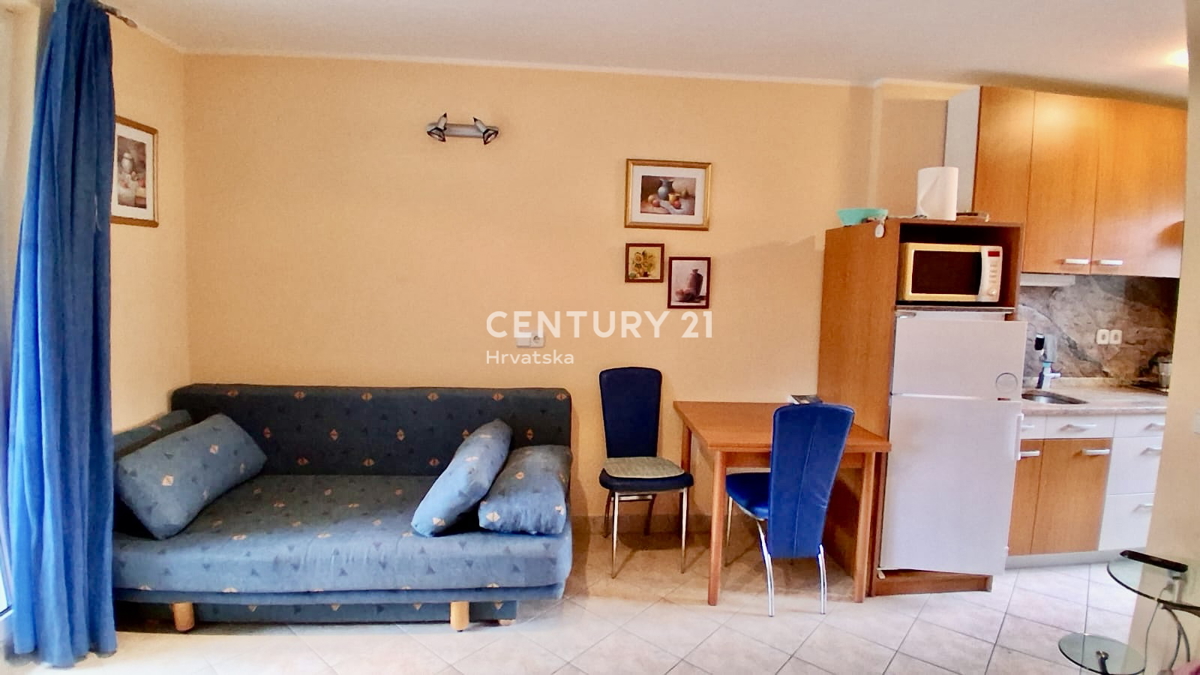 POREČ, ČERVAR PORAT, MONOLOCALE A SOLI 200 METRI DALLA SPIAGGIA