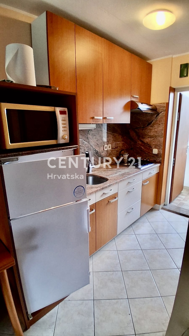 POREČ, ČERVAR PORAT, MONOLOCALE A SOLI 200 METRI DALLA SPIAGGIA