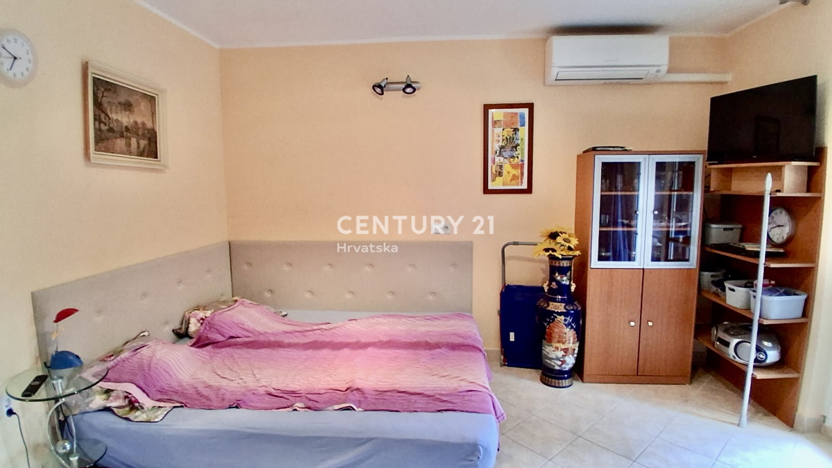 POREČ, ČERVAR PORAT, MONOLOCALE A SOLI 200 METRI DALLA SPIAGGIA