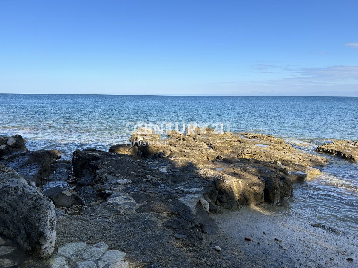 UMAG, DINTORNI, VILLA CON ACCESSO DIRETTO ALLA SPIAGGIA