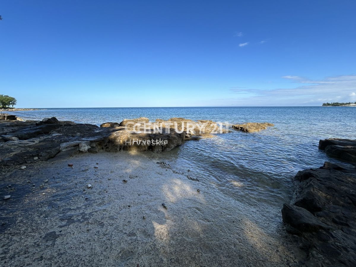 UMAG, DINTORNI, VILLA CON ACCESSO DIRETTO ALLA SPIAGGIA