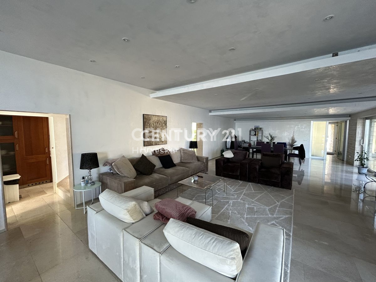 UMAG, DINTORNI, VILLA CON ACCESSO DIRETTO ALLA SPIAGGIA