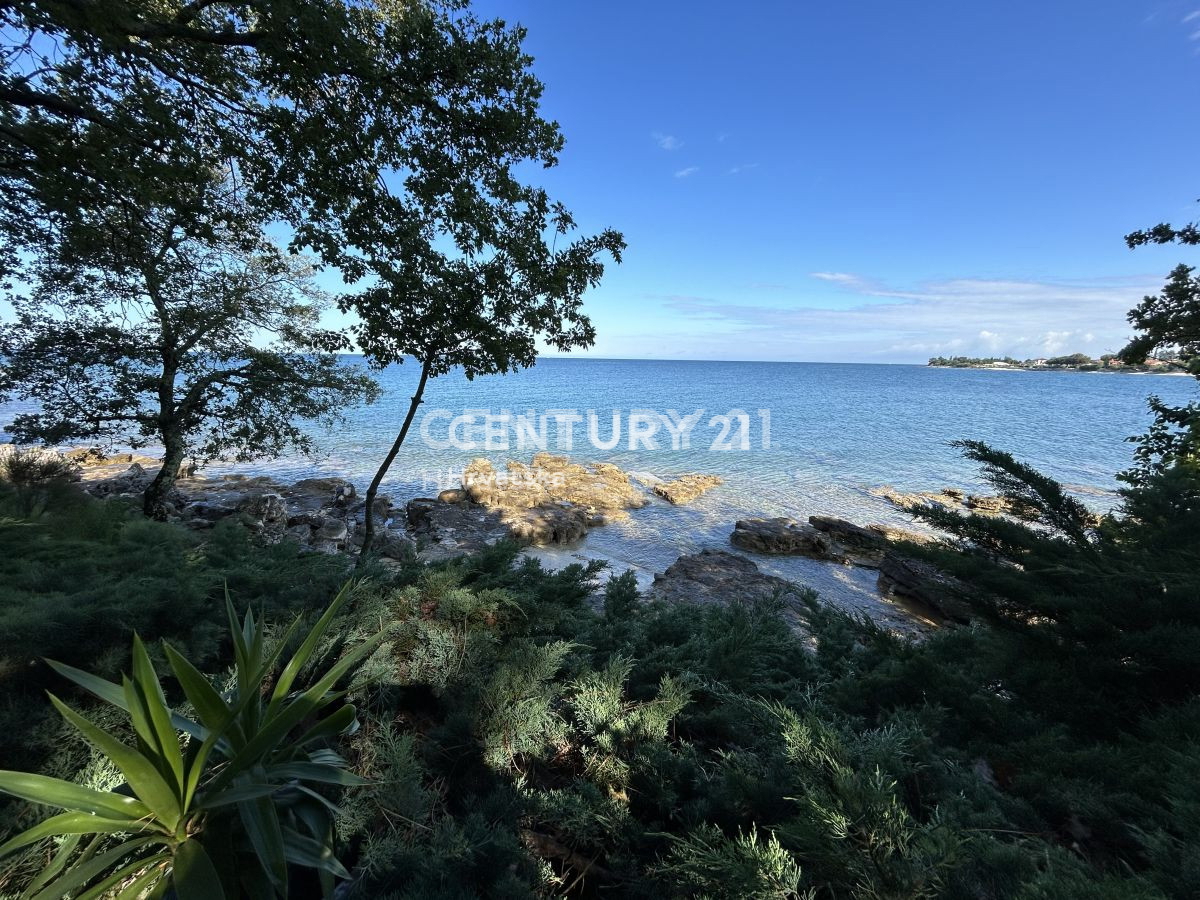 UMAG, DINTORNI, VILLA CON ACCESSO DIRETTO ALLA SPIAGGIA