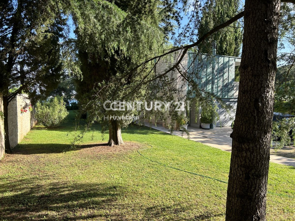 UMAG, DINTORNI, VILLA CON ACCESSO DIRETTO ALLA SPIAGGIA