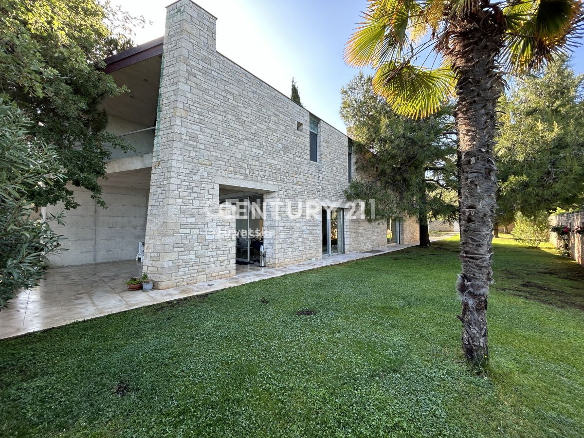 UMAG, DINTORNI, VILLA CON ACCESSO DIRETTO ALLA SPIAGGIA