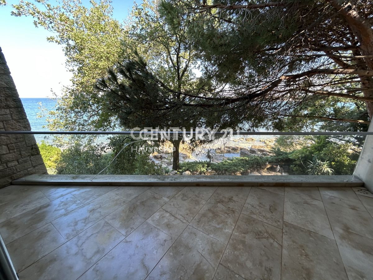 UMAG, DINTORNI, VILLA CON ACCESSO DIRETTO ALLA SPIAGGIA