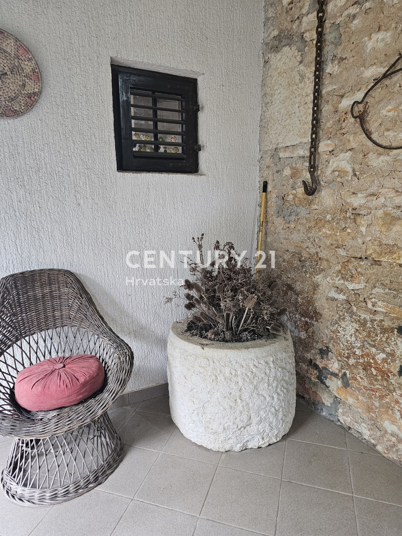 VABRIGA, IN VENDITA CASA IN PIETRA, PRIMA DI UNA FILA