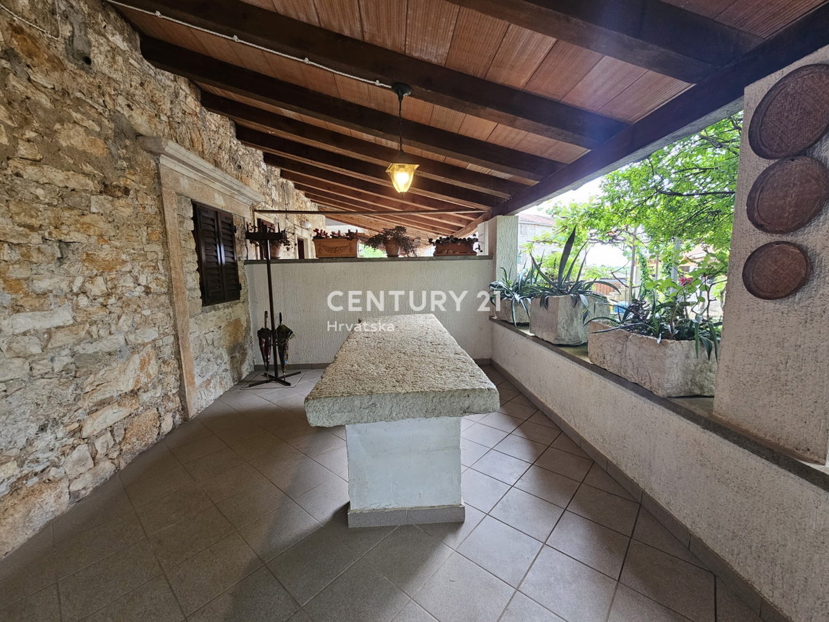 VABRIGA, IN VENDITA CASA IN PIETRA, PRIMA DI UNA FILA