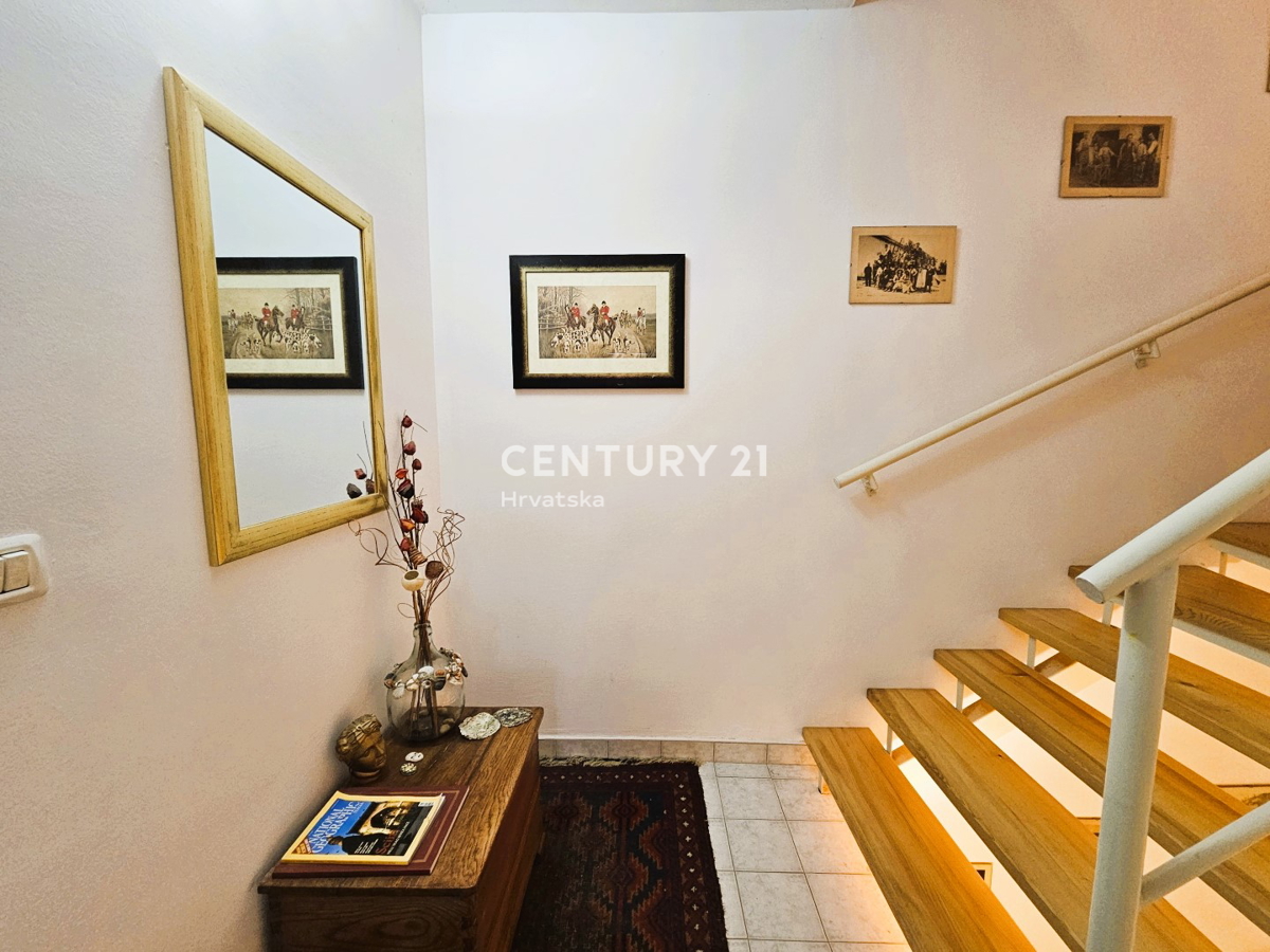 VABRIGA, IN VENDITA CASA IN PIETRA, PRIMA DI UNA FILA