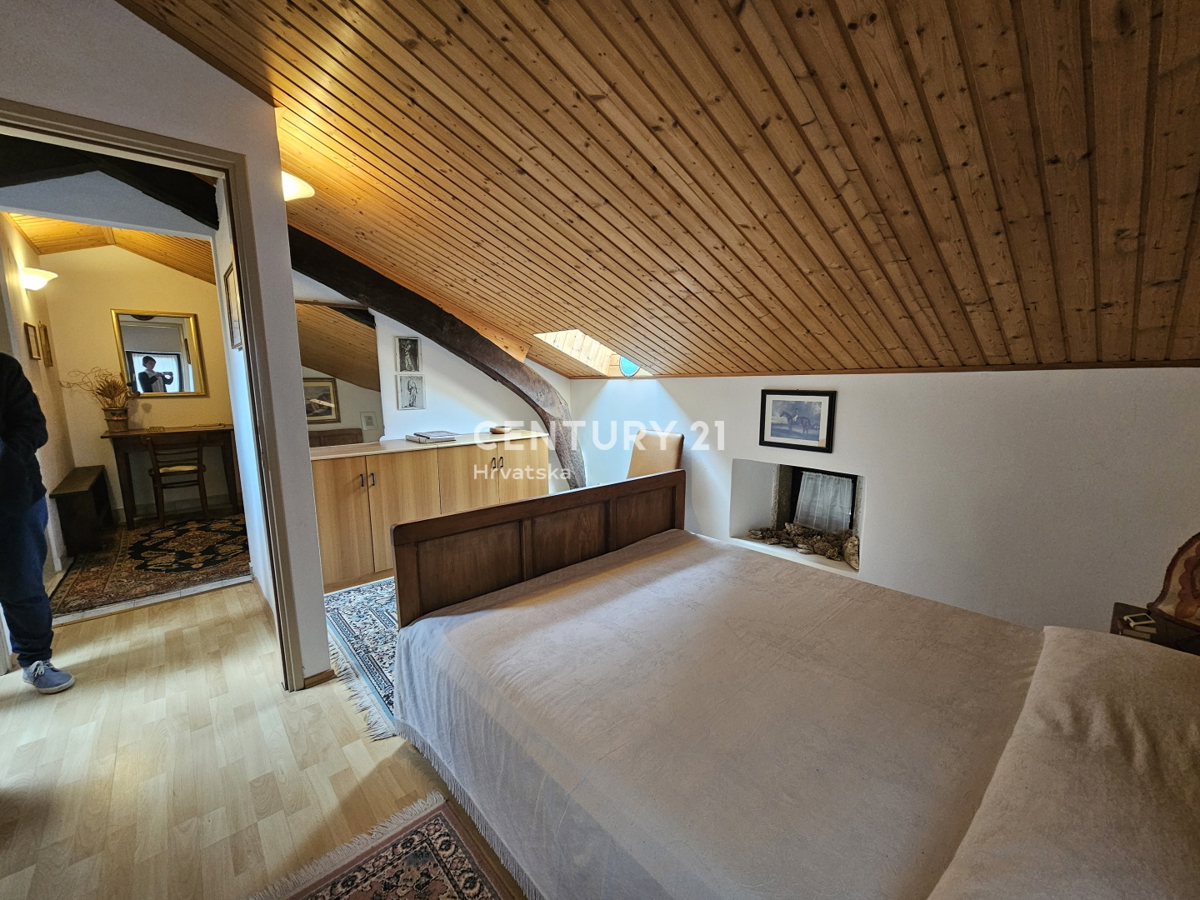 VABRIGA, IN VENDITA CASA IN PIETRA, PRIMA DI UNA FILA