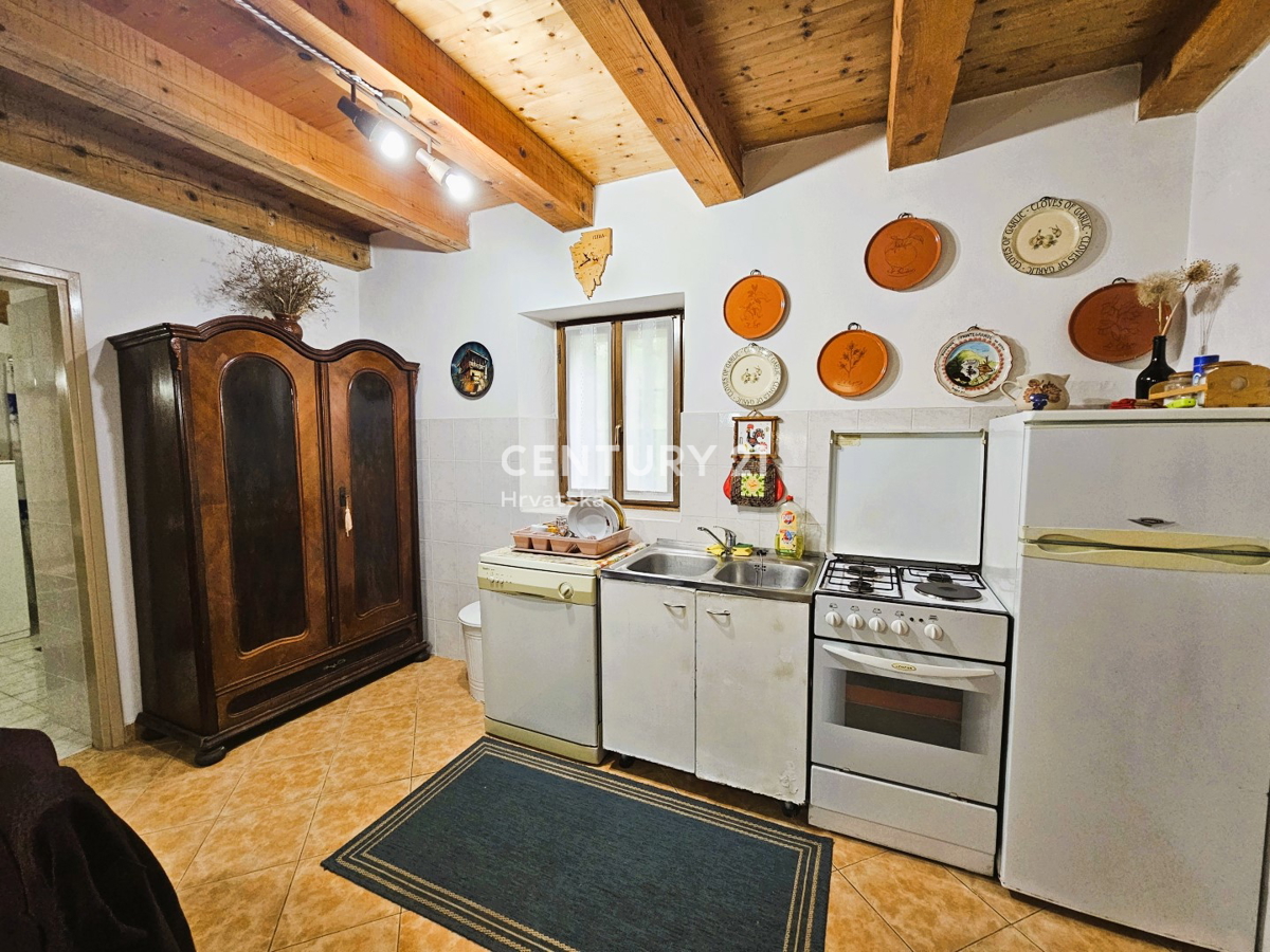 VABRIGA, IN VENDITA CASA IN PIETRA, PRIMA DI UNA FILA