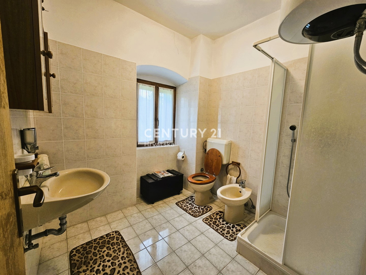 VABRIGA, IN VENDITA CASA IN PIETRA, PRIMA DI UNA FILA