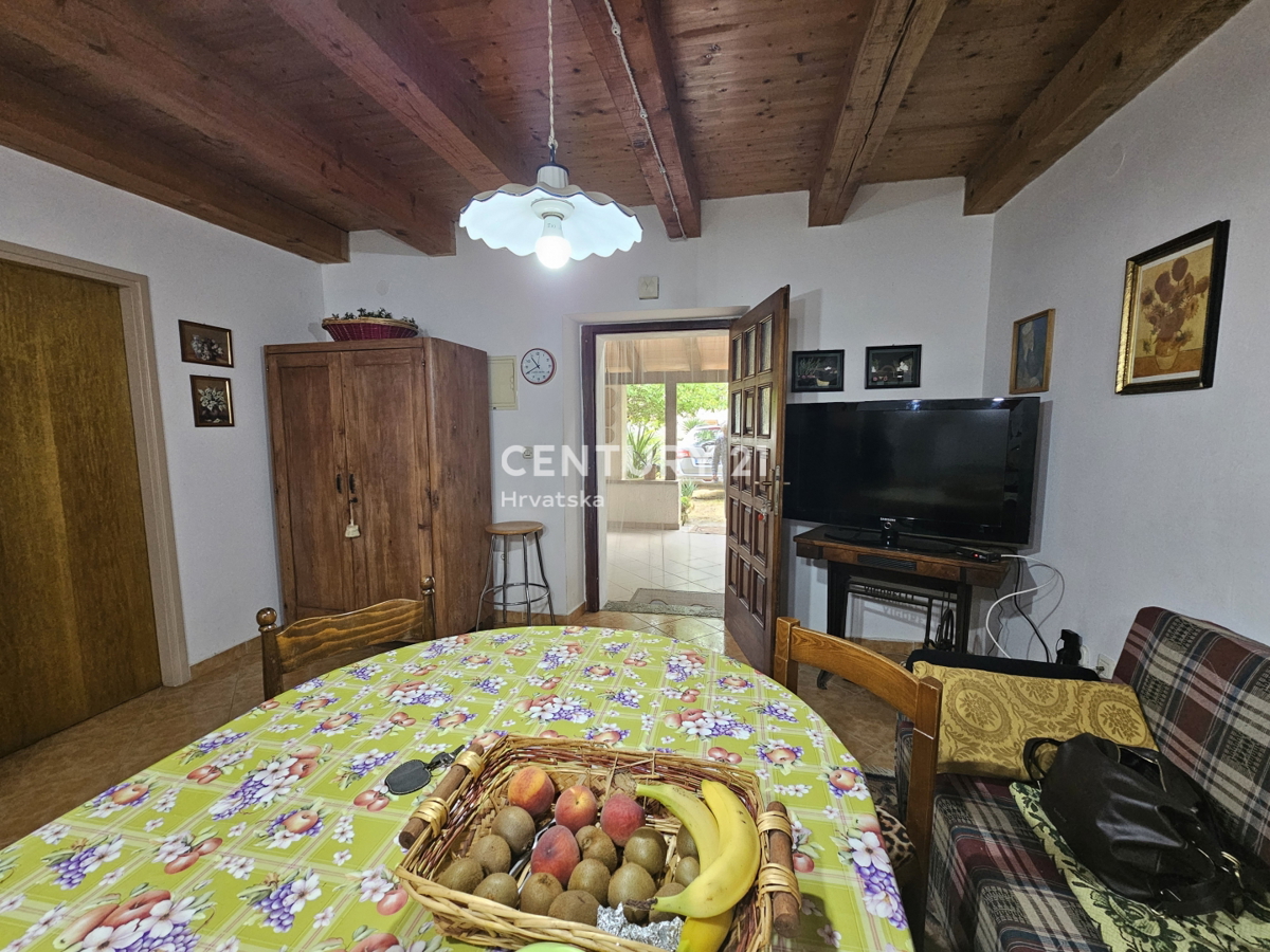 VABRIGA, IN VENDITA CASA IN PIETRA, PRIMA DI UNA FILA