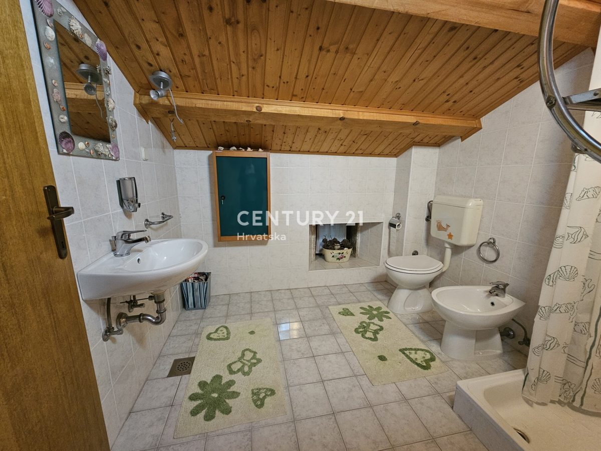 VABRIGA, IN VENDITA CASA IN PIETRA, PRIMA DI UNA FILA