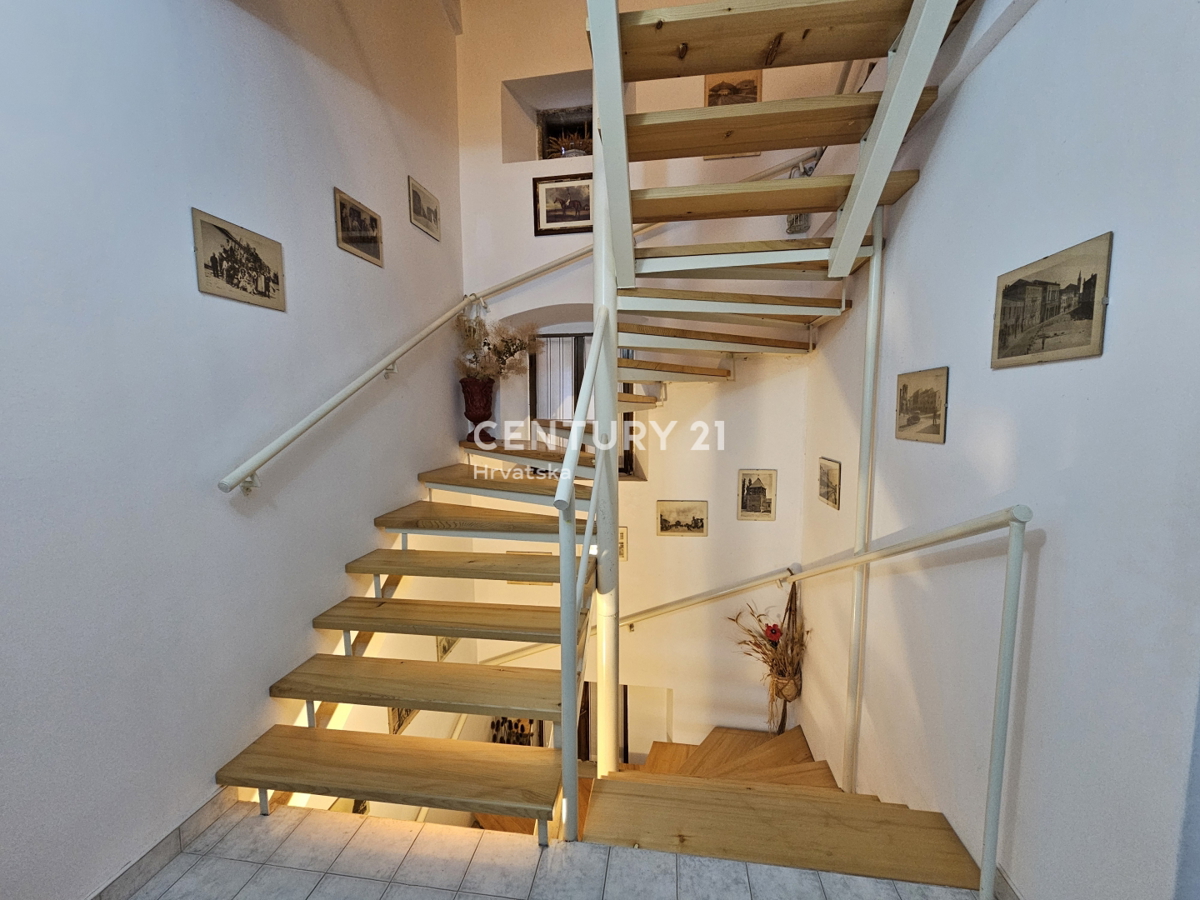 VABRIGA, IN VENDITA CASA IN PIETRA, PRIMA DI UNA FILA