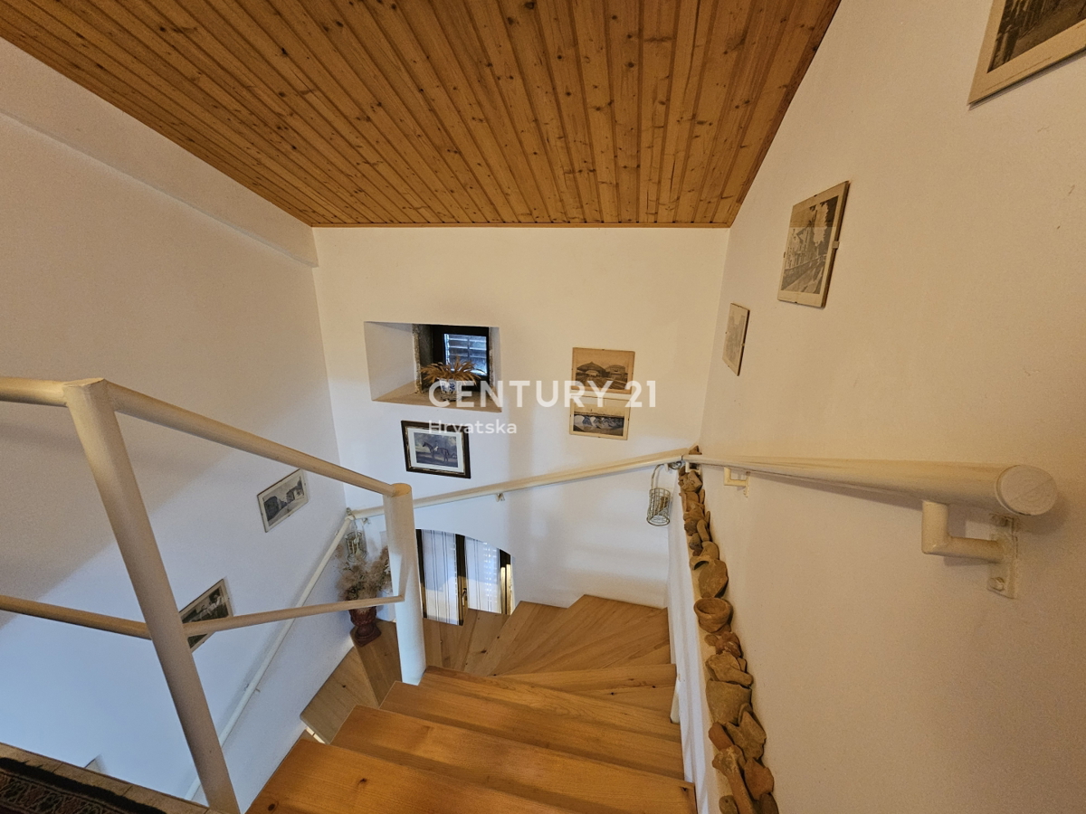 VABRIGA, IN VENDITA CASA IN PIETRA, PRIMA DI UNA FILA