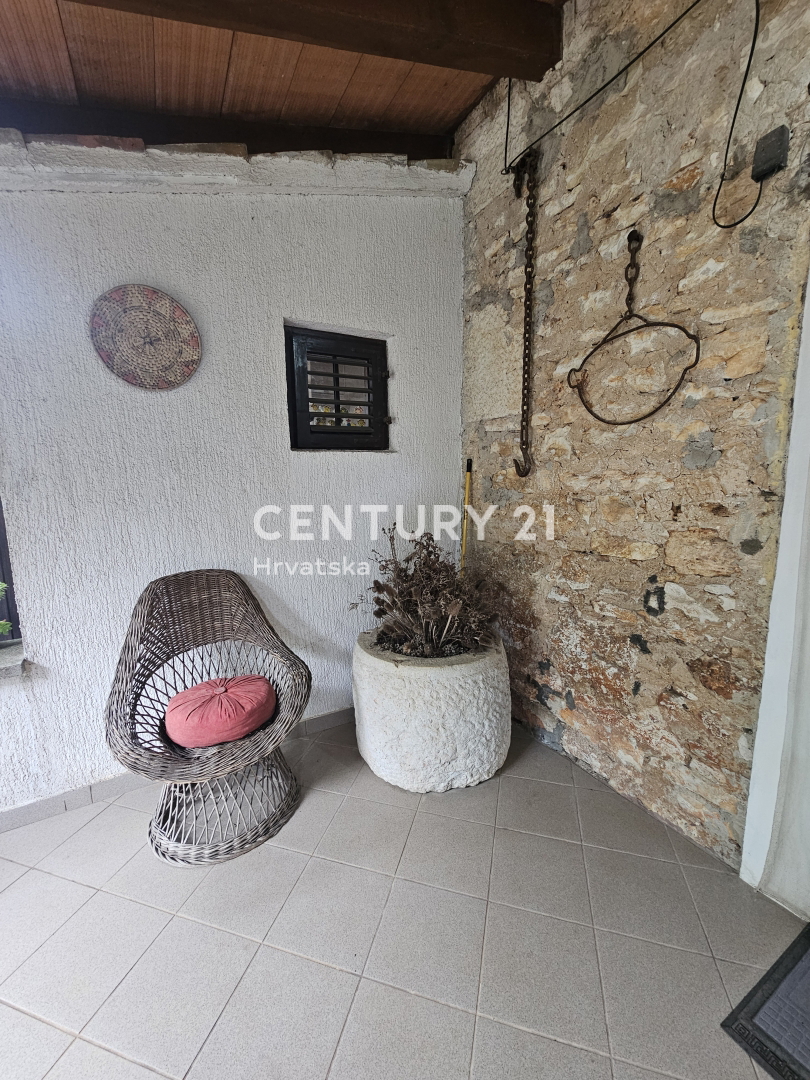 VABRIGA, IN VENDITA CASA IN PIETRA, PRIMA DI UNA FILA