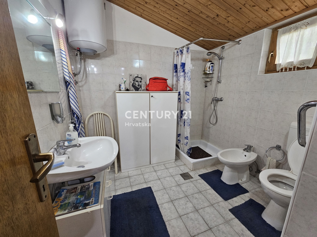 VABRIGA, IN VENDITA CASA IN PIETRA, PRIMA DI UNA FILA