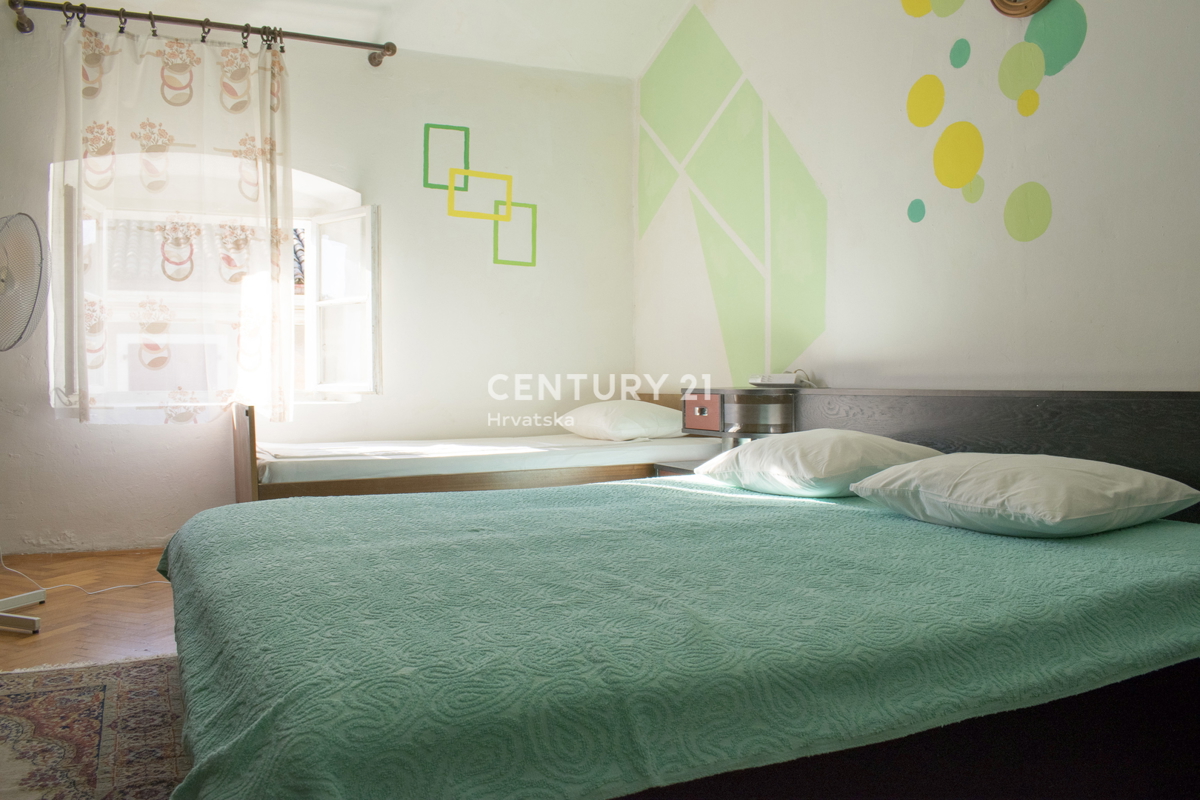 POREČ, APPARTAMENTO CON 3 CAMERE DA LETTO NEL CENTRO CITTÀ